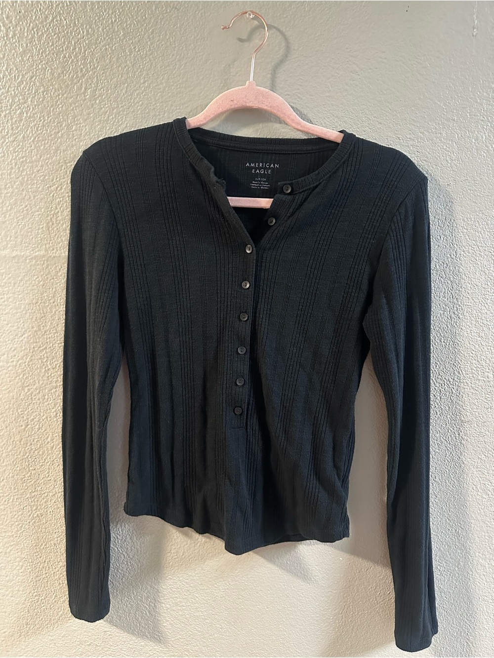 American Eagle Long Sleeve Henley in Black Size Small